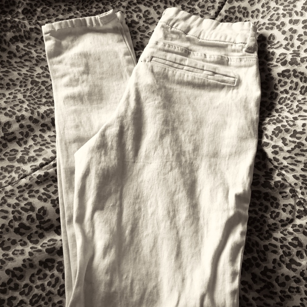 🌞 Celebrity Pink trousers Fitted like jeans pale yellow. Size 0 or 24
